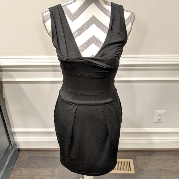 TCEC Dresses & Skirts - 👗 Little black dress- open back w/pockets!👗